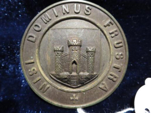 The Queens Volunteer Brigade (Edinburgh Rifle Volunteers) Pouch Badge